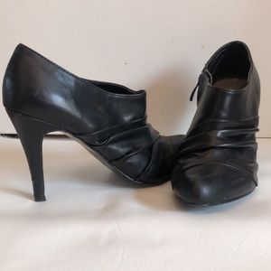 Black ankle heels, Le Chateau